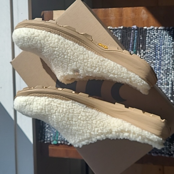 Price Drop!  Topo Revive Shoes Slippers - Picture 2 of 5